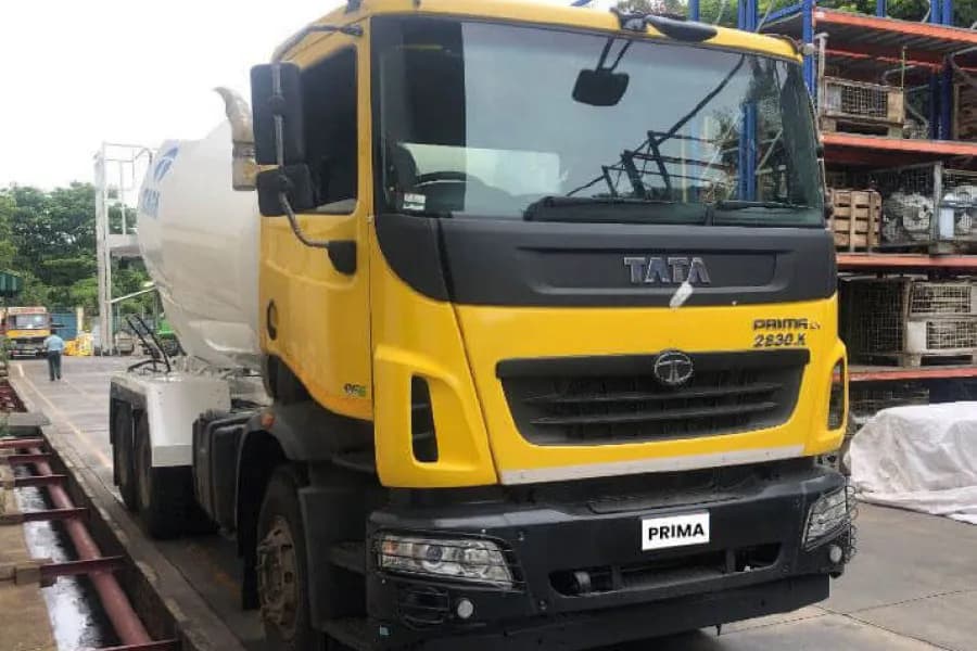 Tata Signa 2830.K 8 CUM Repto Windshield View