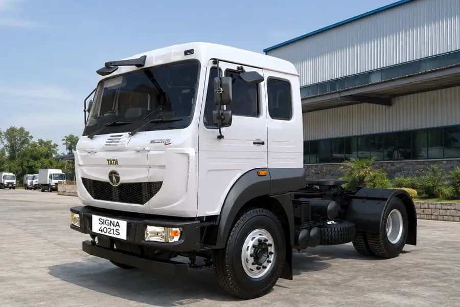 Tata Signa 4021.S Left Side View