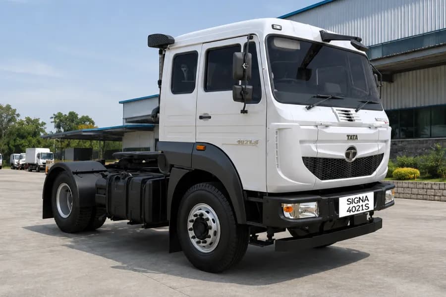 Tata Signa 4021.S Right Side View