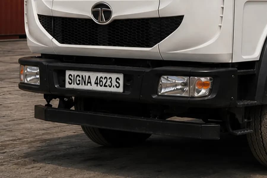 Tata Signa 4623.S Headlamp View