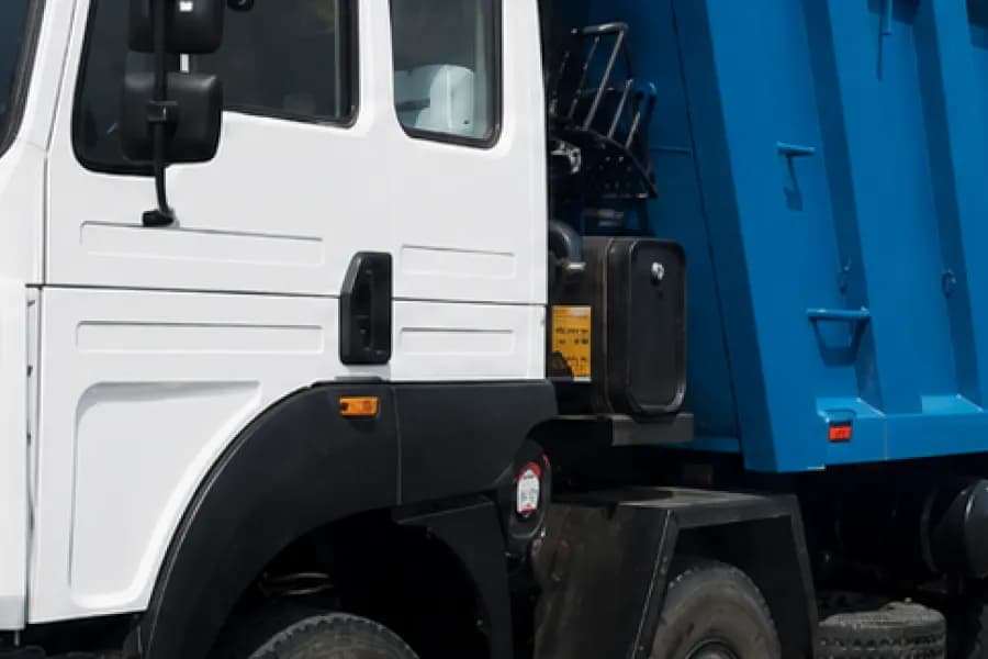 Tata Signa 4832.TK 10x2 & 10x4 Hydraulic Oil Tank View
