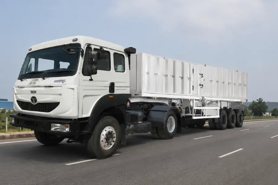 Tata Signa 5521.S 4x2 Photo View