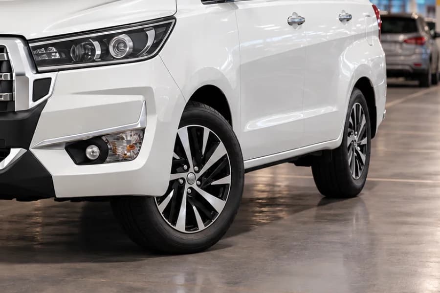 Toyota Innova Crysta FLT Wheels View