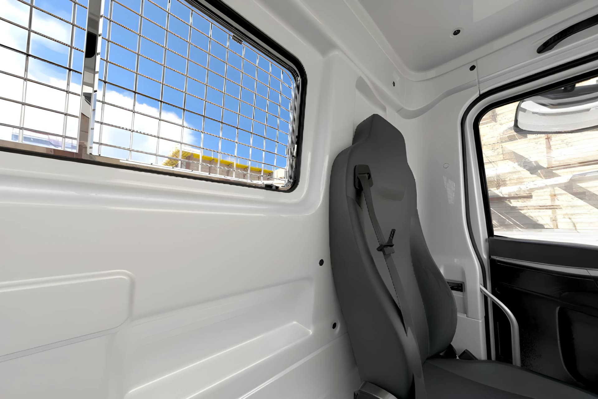 Ashok Leyland AVTR 3525-8x2 interior