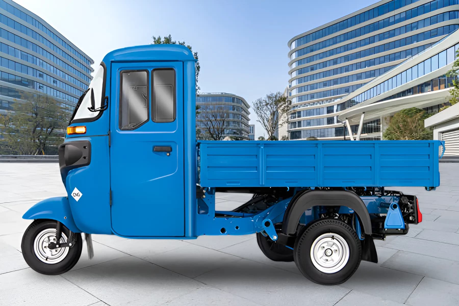 Bajaj Maxima C CNG Left Side View