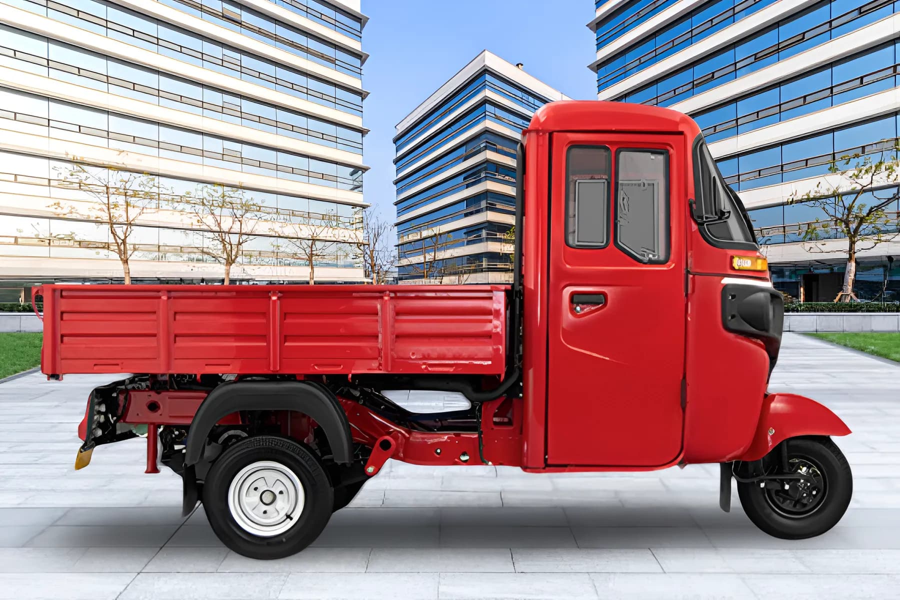 Bajaj Maxima C Diesel Right Side View