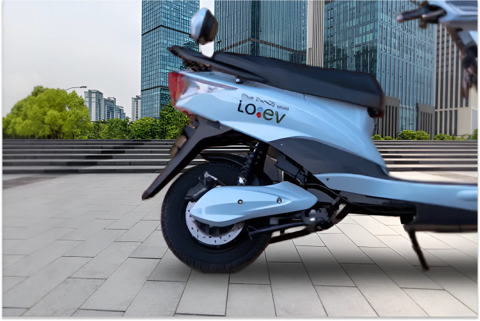 Batt RE Loev Electric Rear Tyre View
