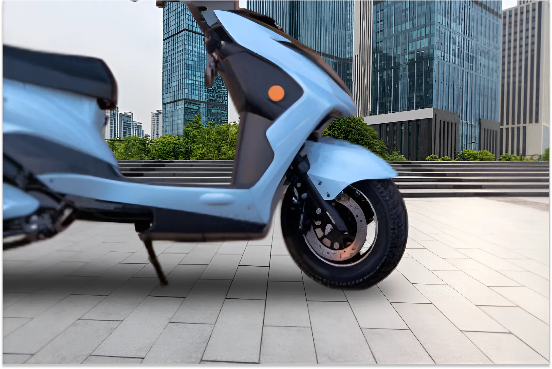 Batt RE Loev EV Front Tyre View