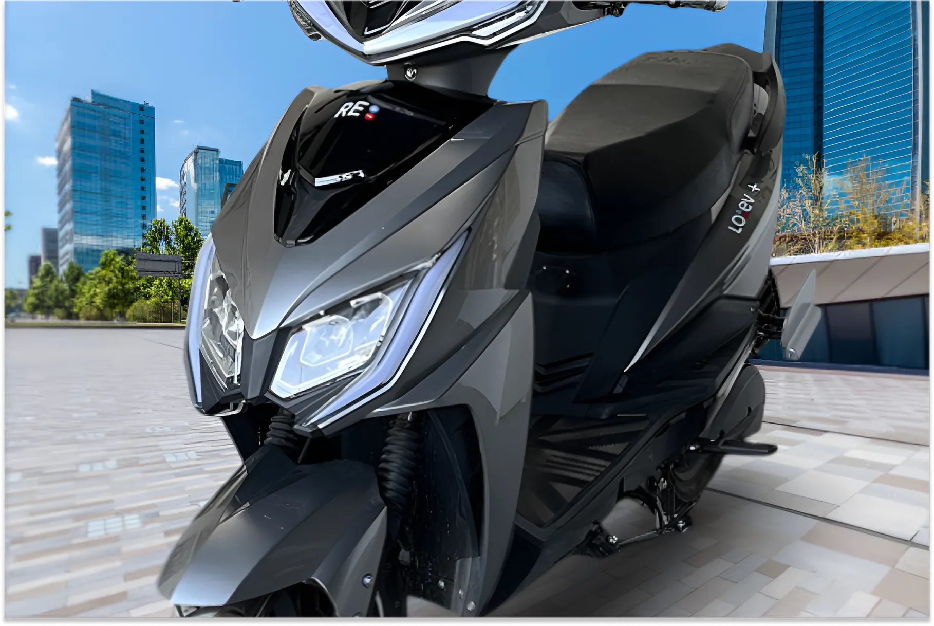 Batt RE Loev Plus Electric Headlight View