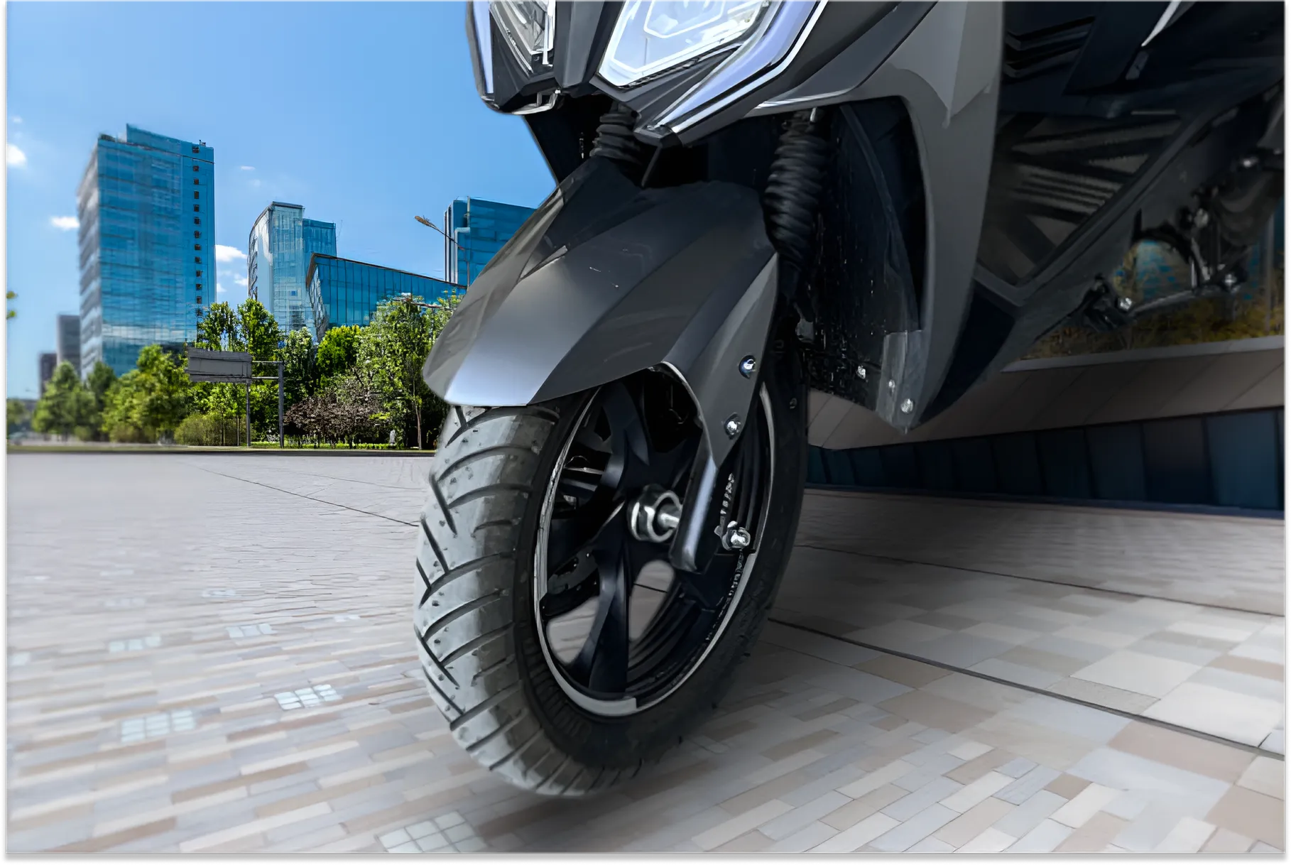 Batt RE Loev Plus Electric Front Tyre View