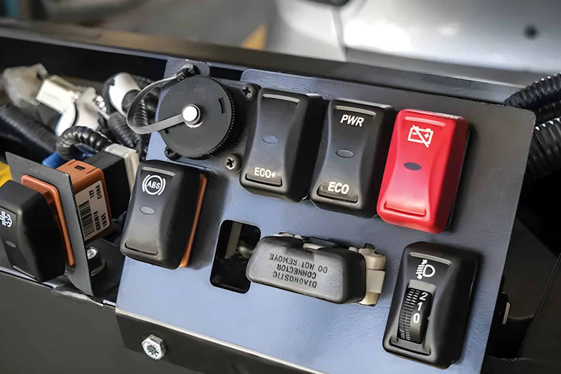 Eicher 2075 H interior