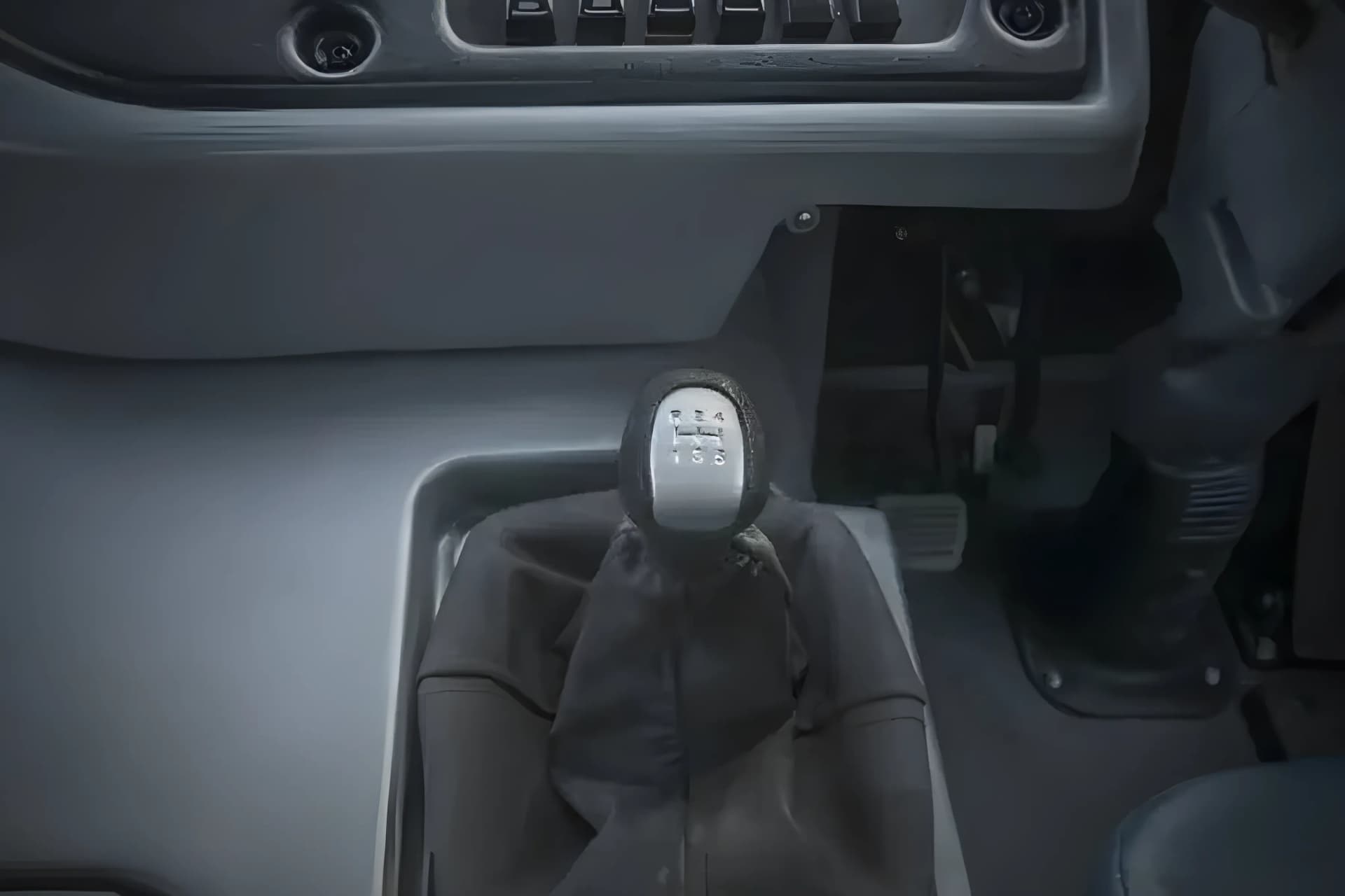 Eicher Starline 2070E Staff Gear Shifter View