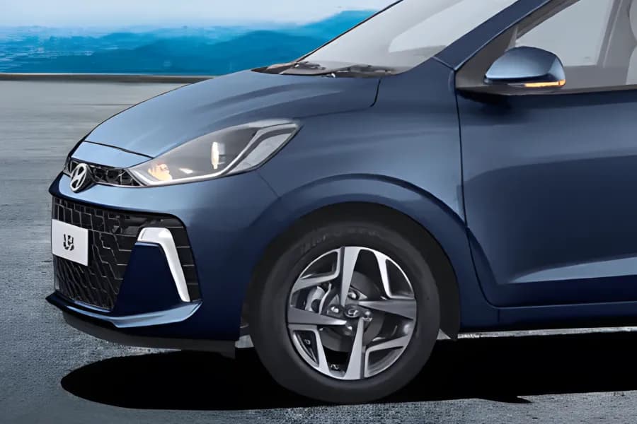 Hyundai Aura Front Wheel View