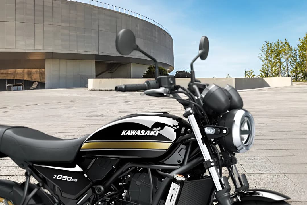 Kawasaki Z650RS Handle View