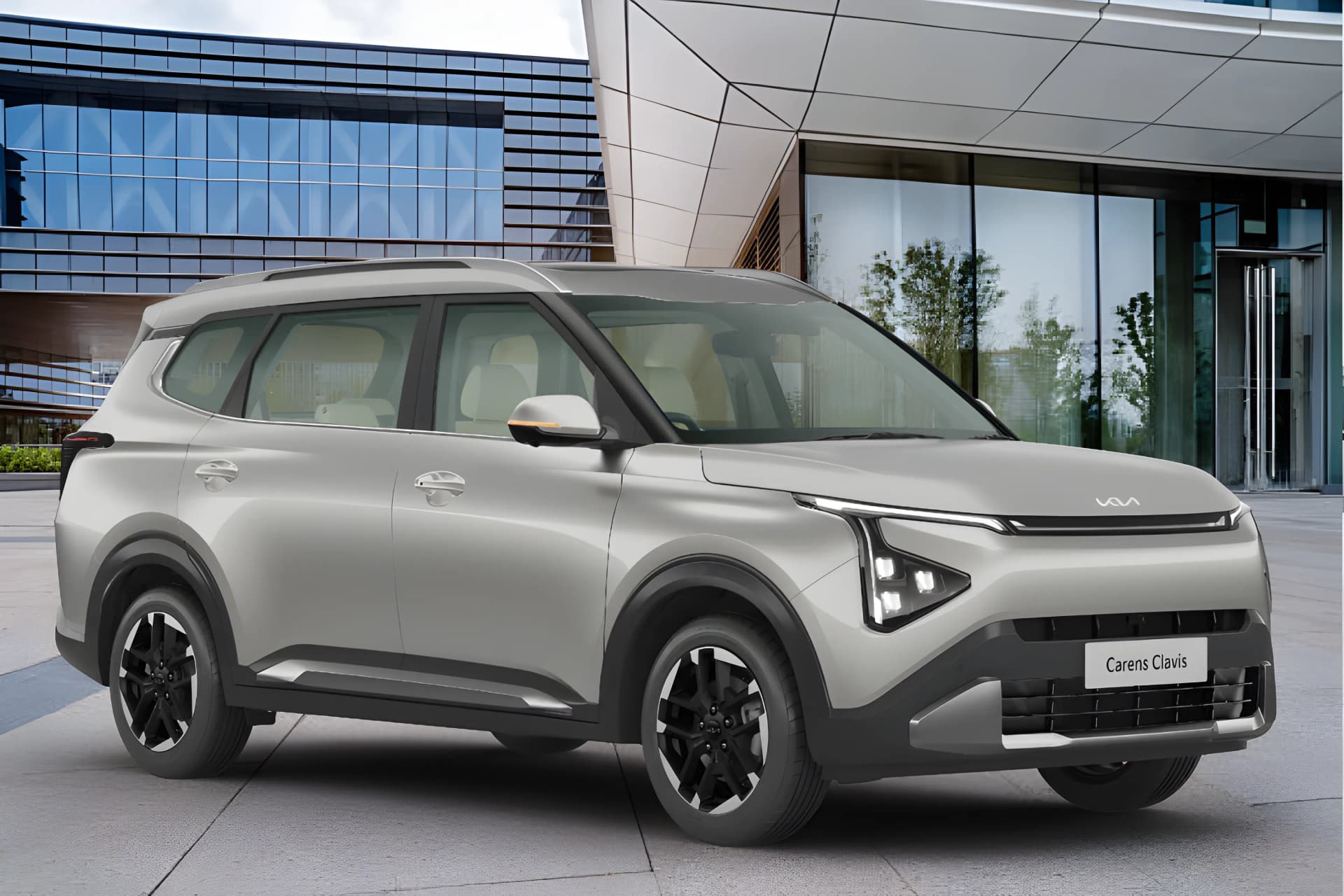 Kia Carens Clavis Front Right View