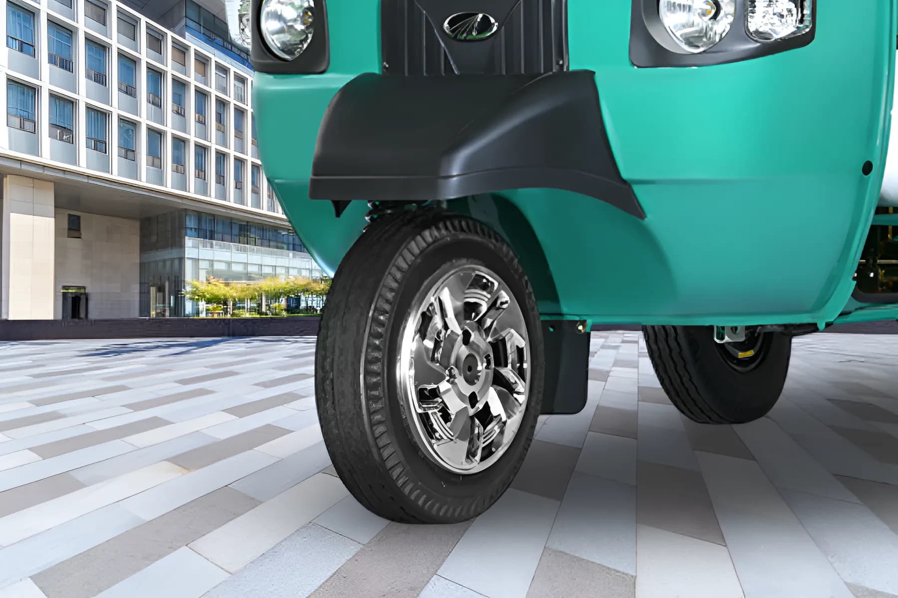 Mahindra Alfa DX Duo Front Tyer View
