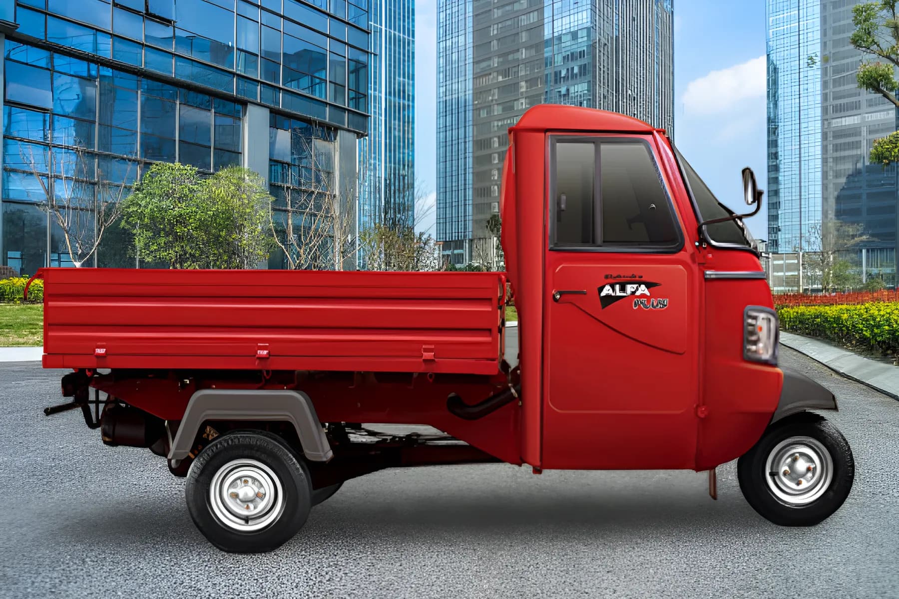 Mahindra Alfa Plus Right Side View