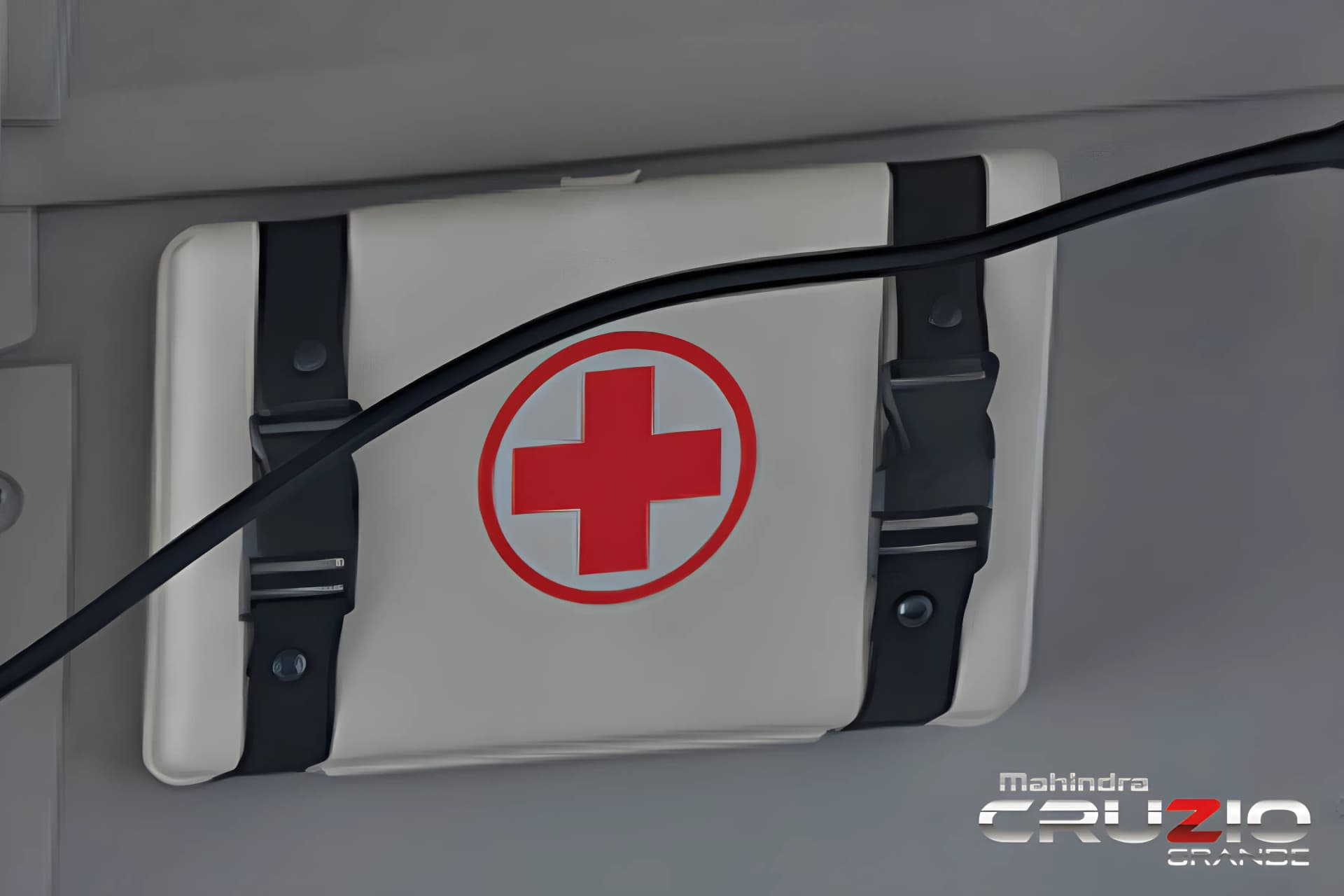 Mahindra Cruzio Grande School Aid Box View