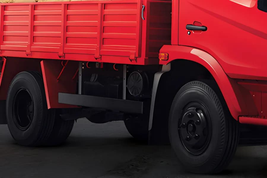 Mahindra Furio 7 HD Wheels & Tyres View