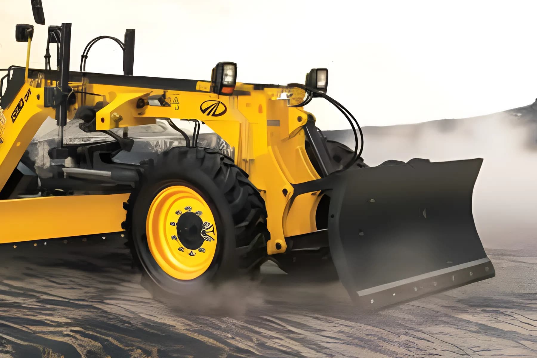 Mahindra RoadMaster G9075 Loader Bucket view