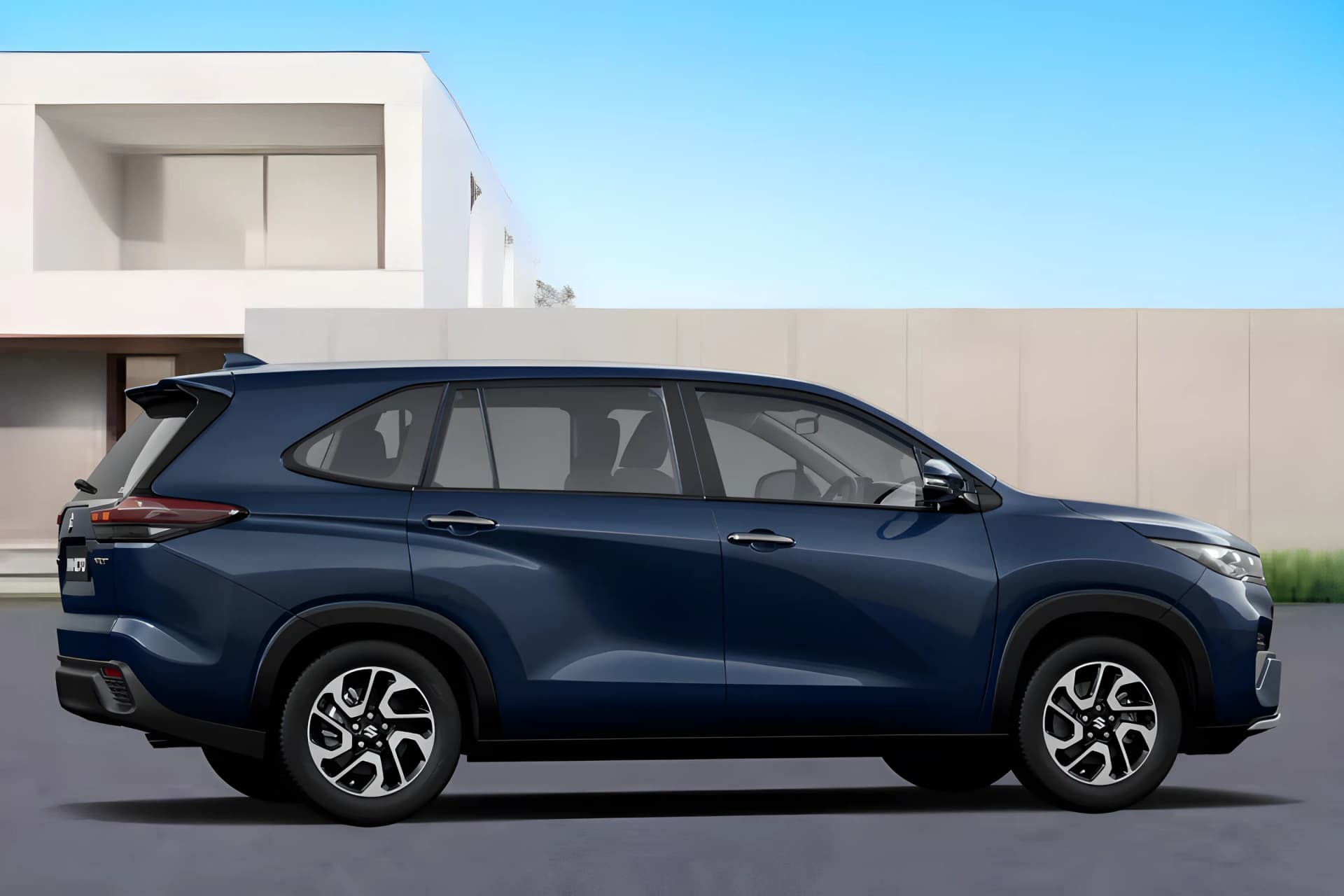 Maruti Suzuki Invicto Right Side View