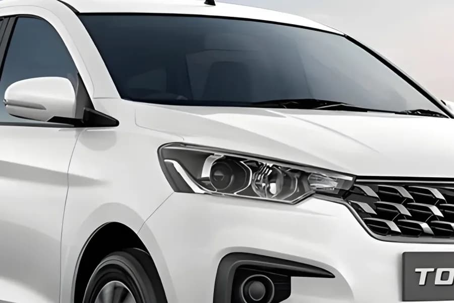 Maruti Tour M Headlight View