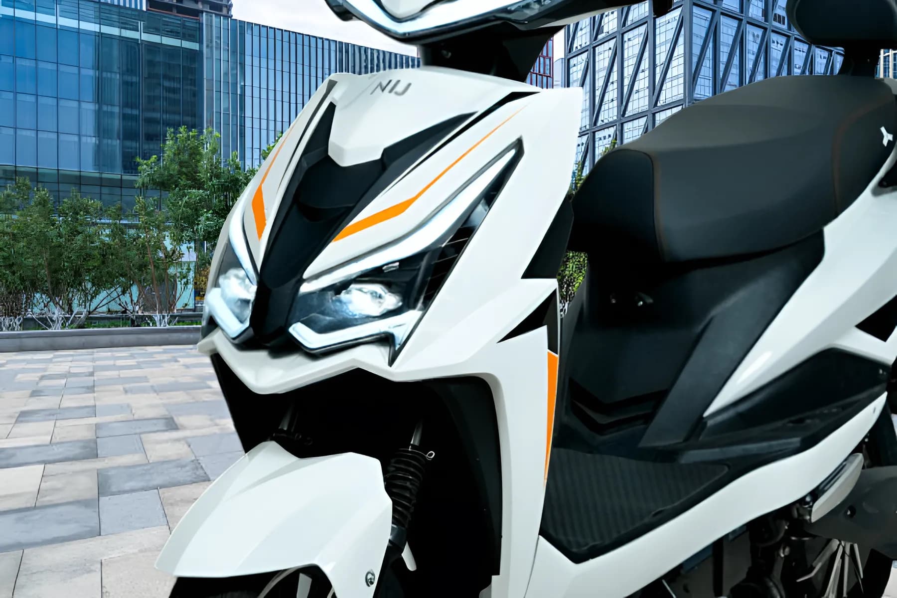 Nij Automotive Accelero X Pro Electric Headlight View