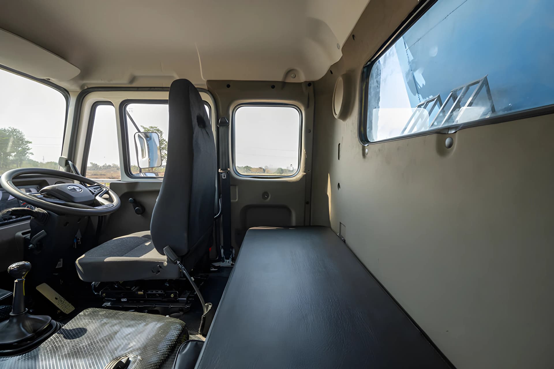 TATA SIGNA 3525.T Sleeping seat View