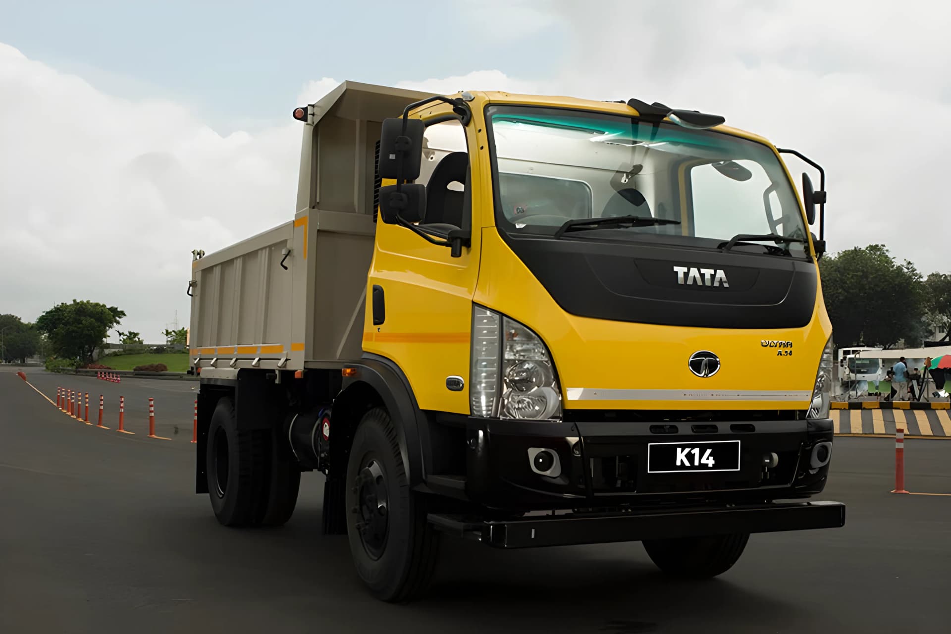 TATA ULTRA K.14 Front Right View