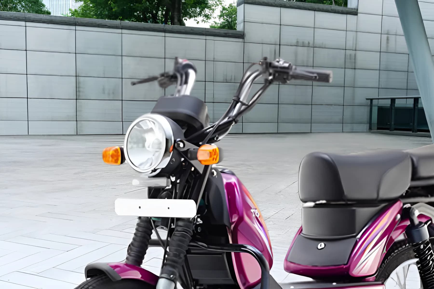 TVS XL 100 Heavy Duty i-Touch Start Headlight View