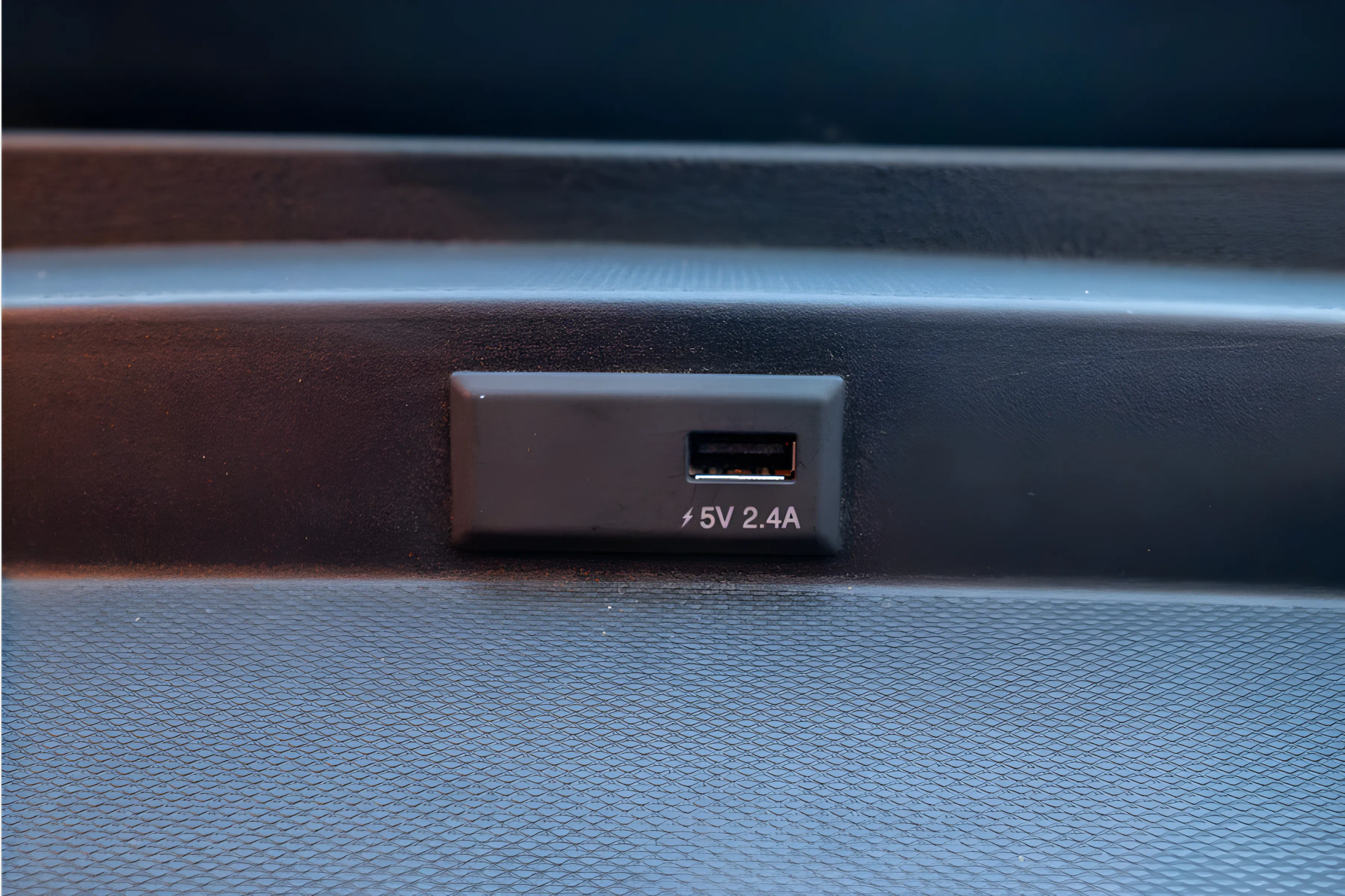 Tata Ace Gold CNG 2.0 USB Charging Pod View