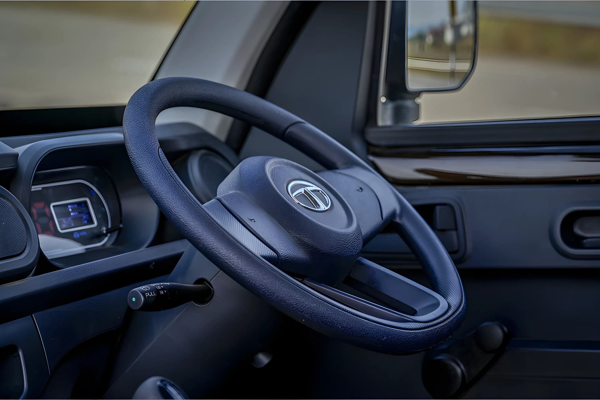 Tata Intra V20 Steering Wheel View