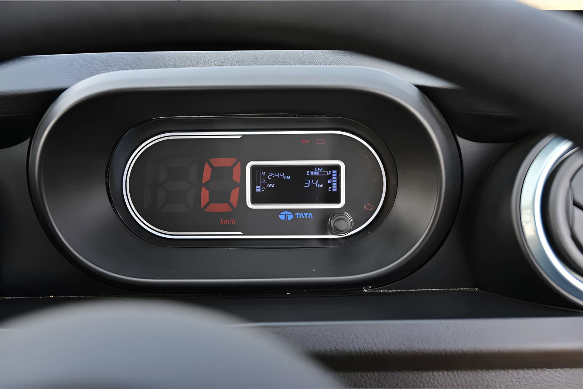 Tata Intra V70 Gold Cluster View