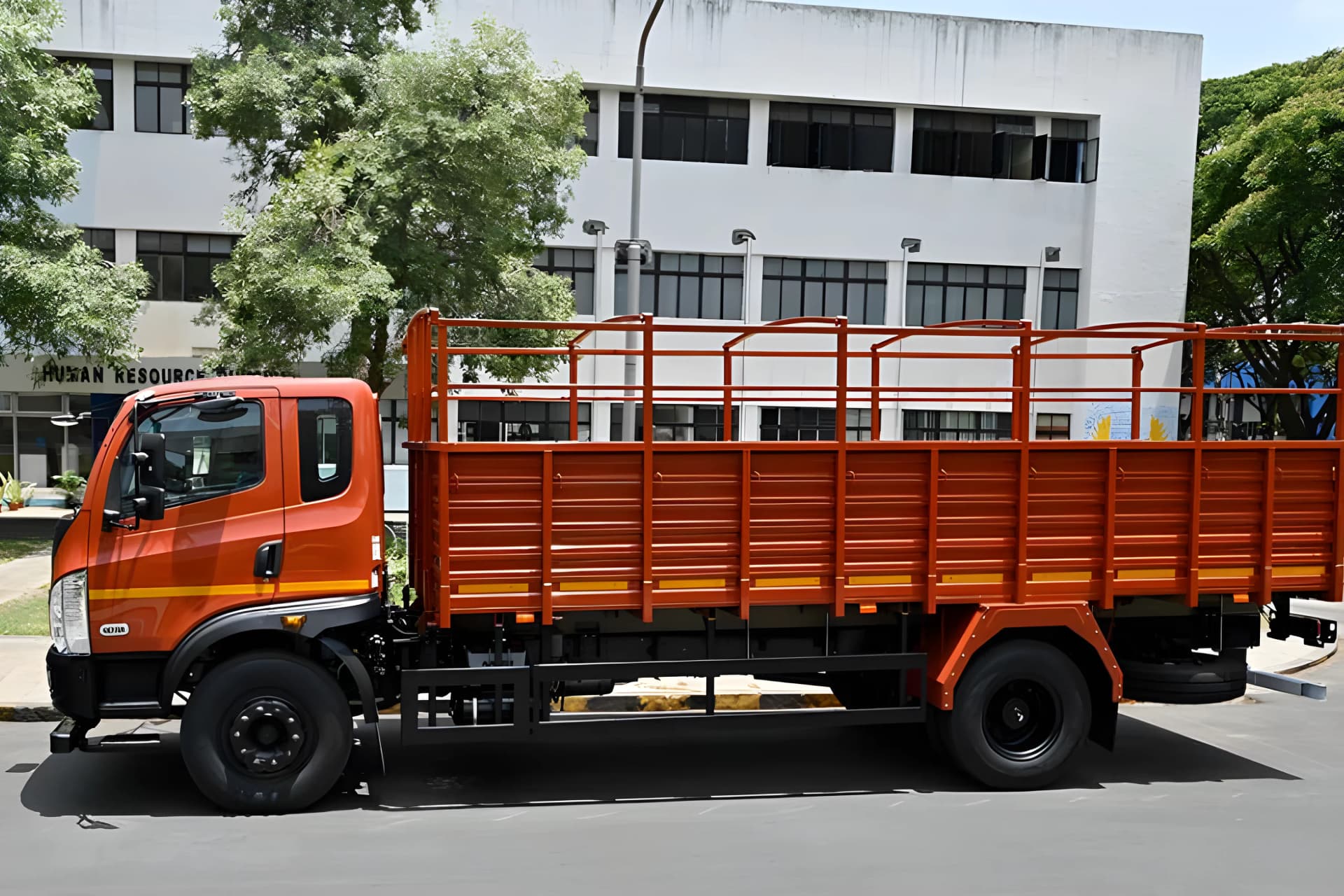 Tata Ultra T.18 Left Side View