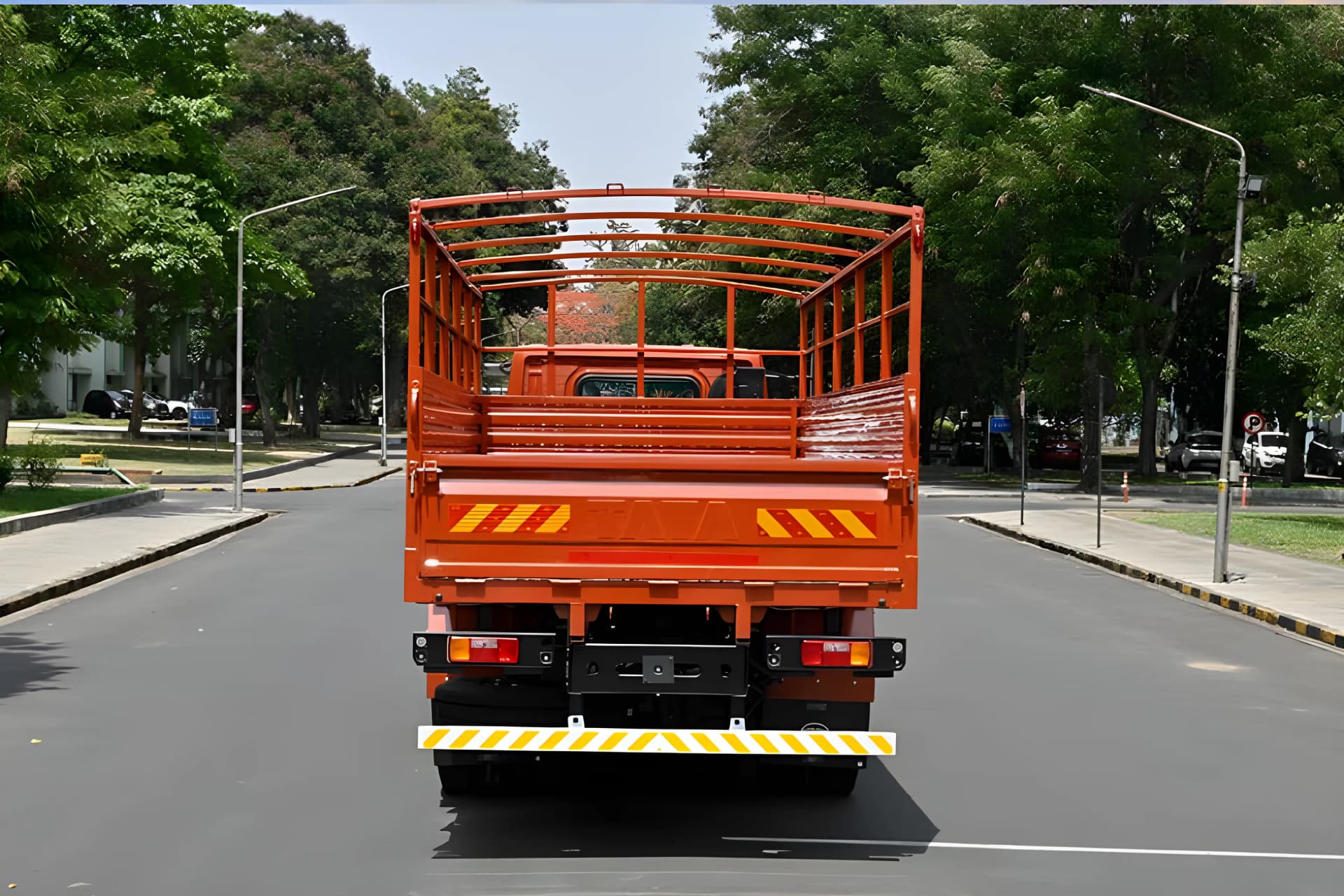 Tata Ultra T.18 Rear Side View