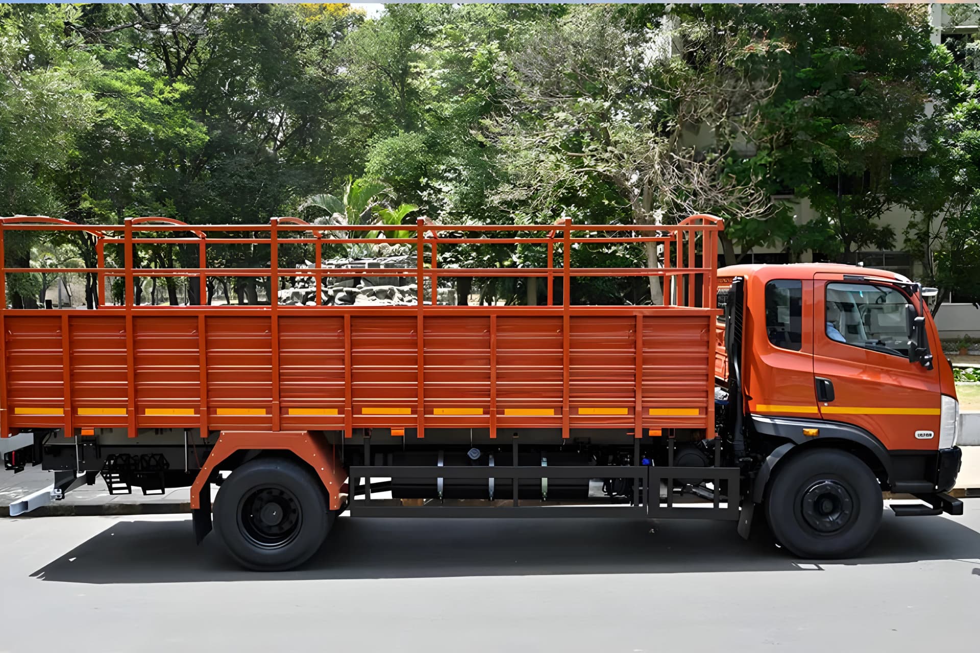 Tata Ultra T.18 Right Side View