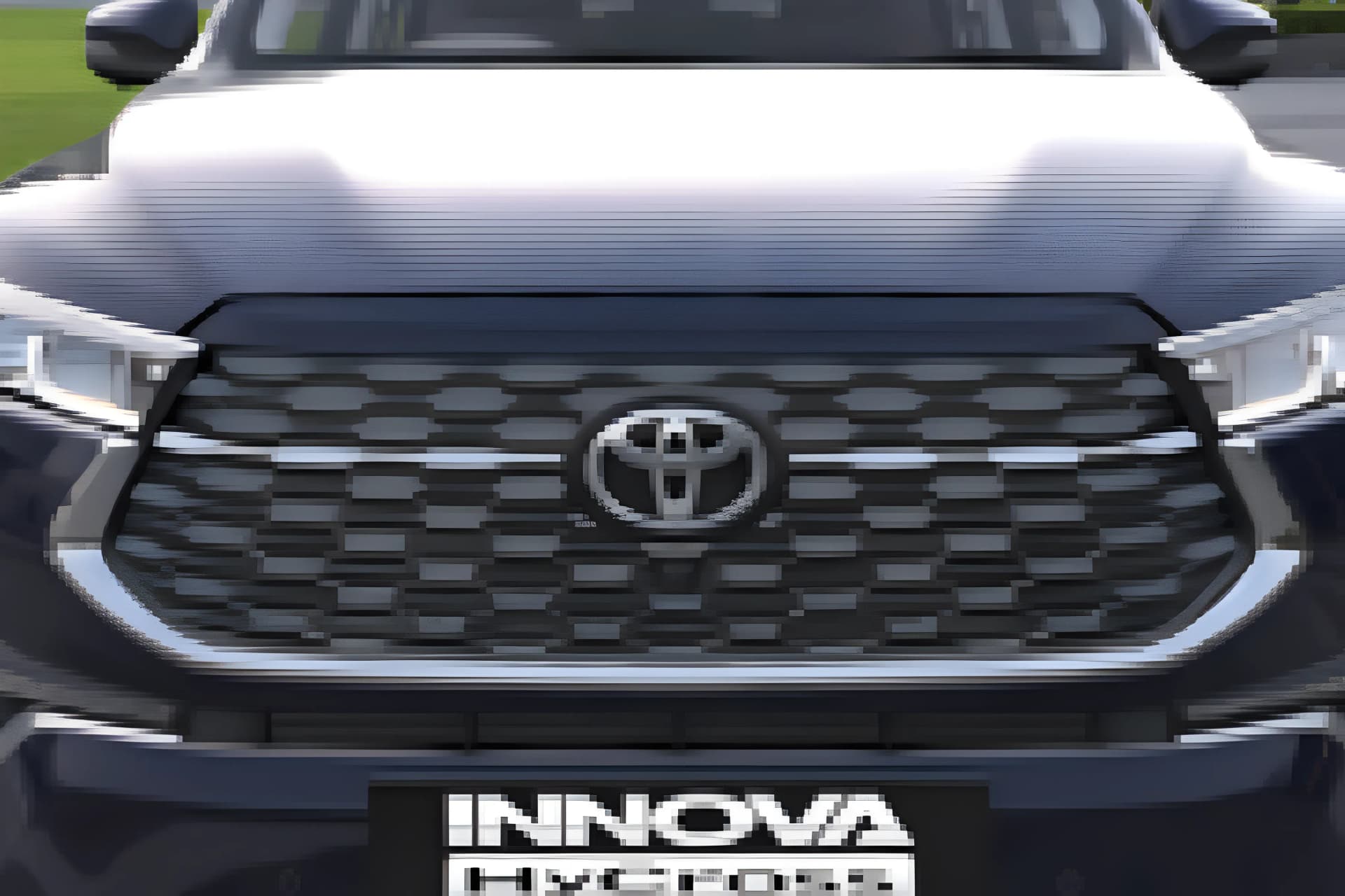 Toyota Innova Hycross Front Grille View