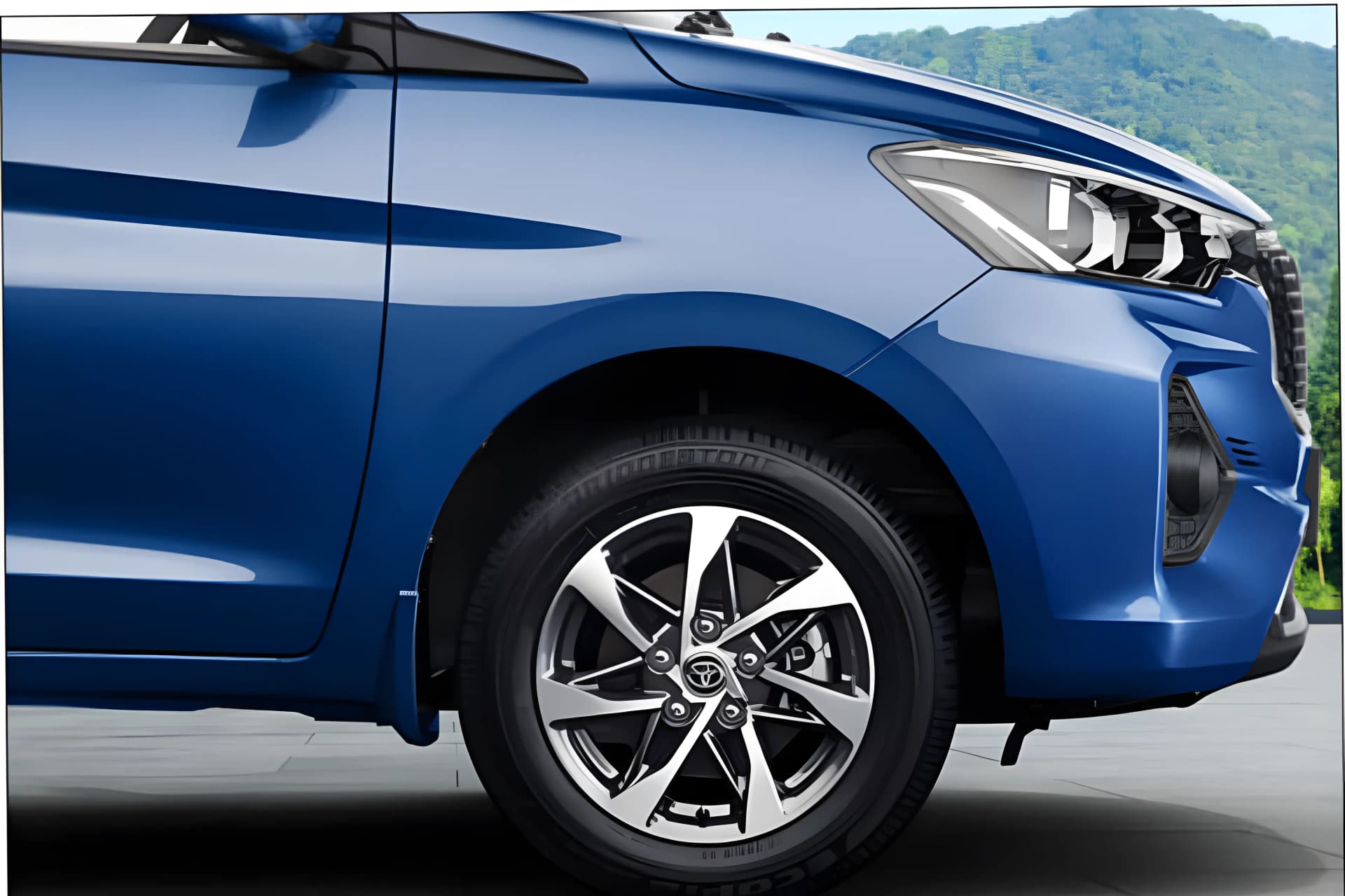 Toyota Rumion Alloy Wheel View