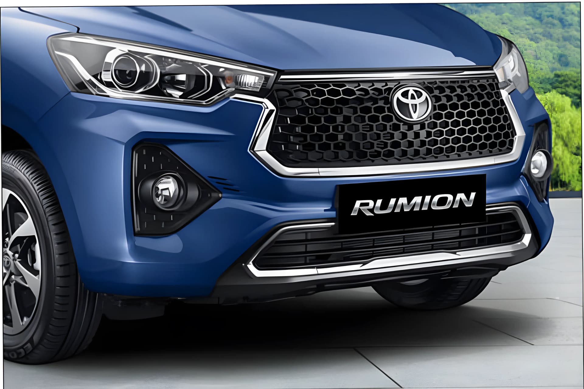Toyota Rumion Front Grille View